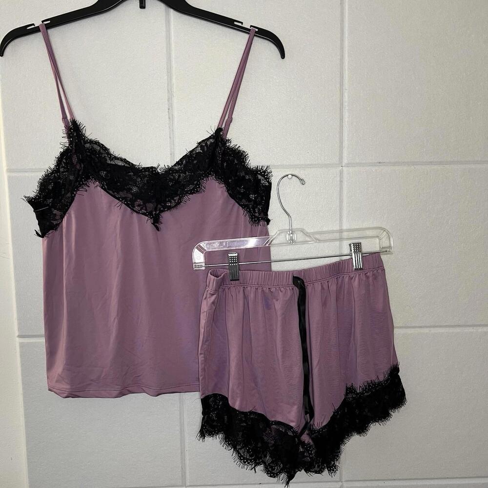 Women’s Pajama Loungewear Set Cami And Shorts Sizes Medium Color Mauve/Purple